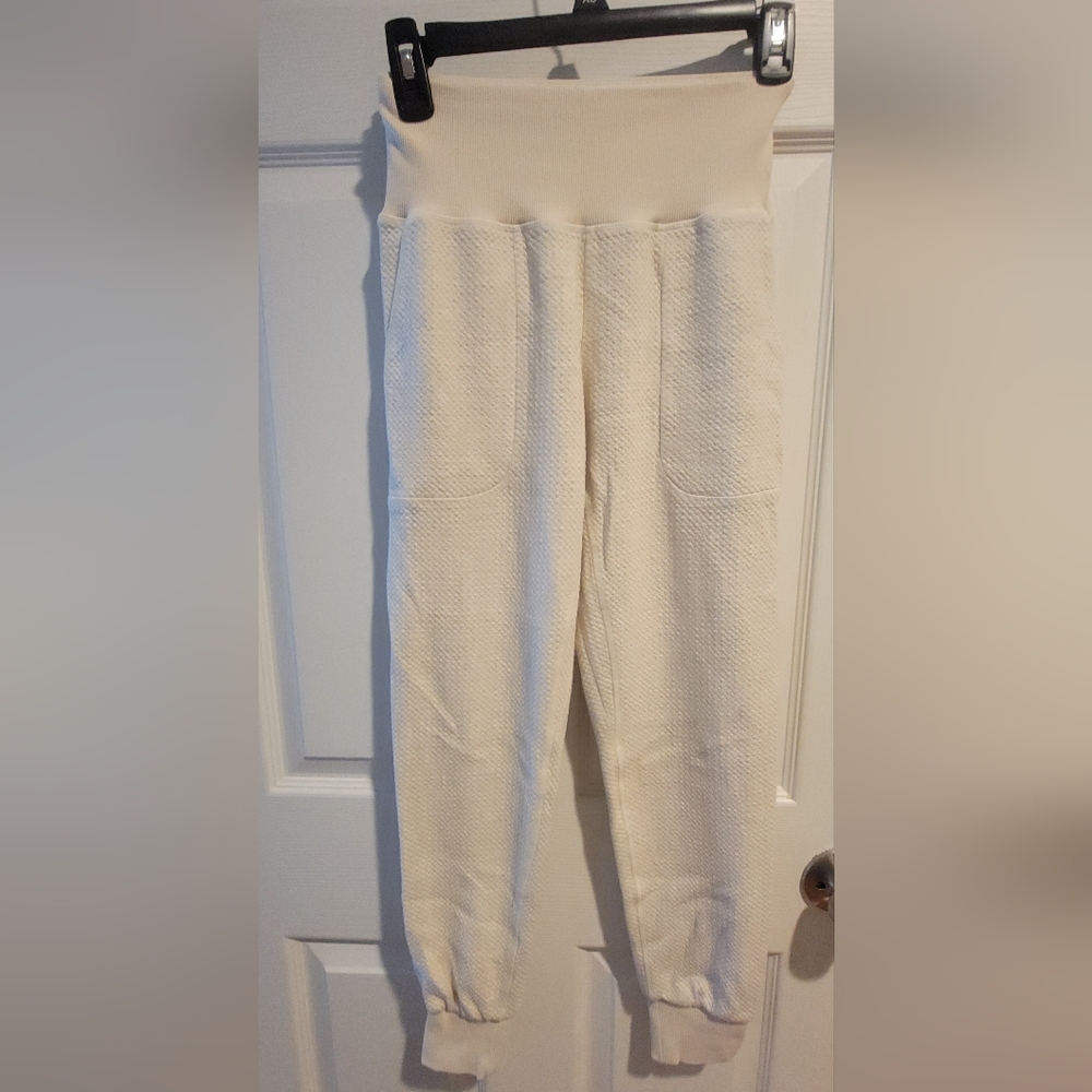 Women's Small Cream Textured Born Primitive Joggers